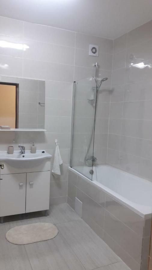 Travel Homzzz Apartments Тиргу-Муреш Екстер'єр фото