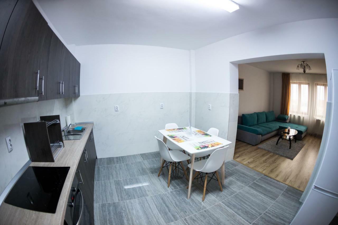 Travel Homzzz Apartments Тиргу-Муреш Екстер'єр фото