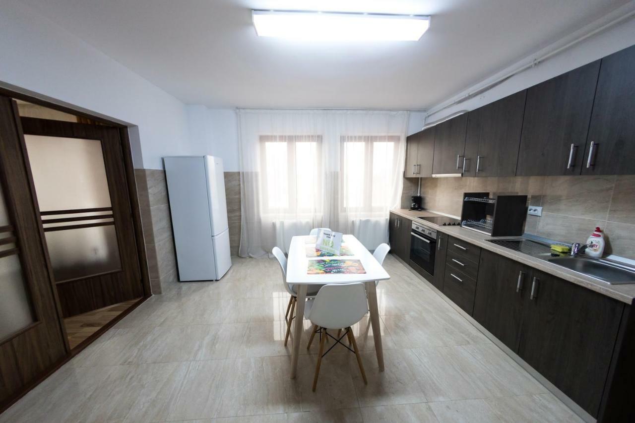 Travel Homzzz Apartments Тиргу-Муреш Екстер'єр фото